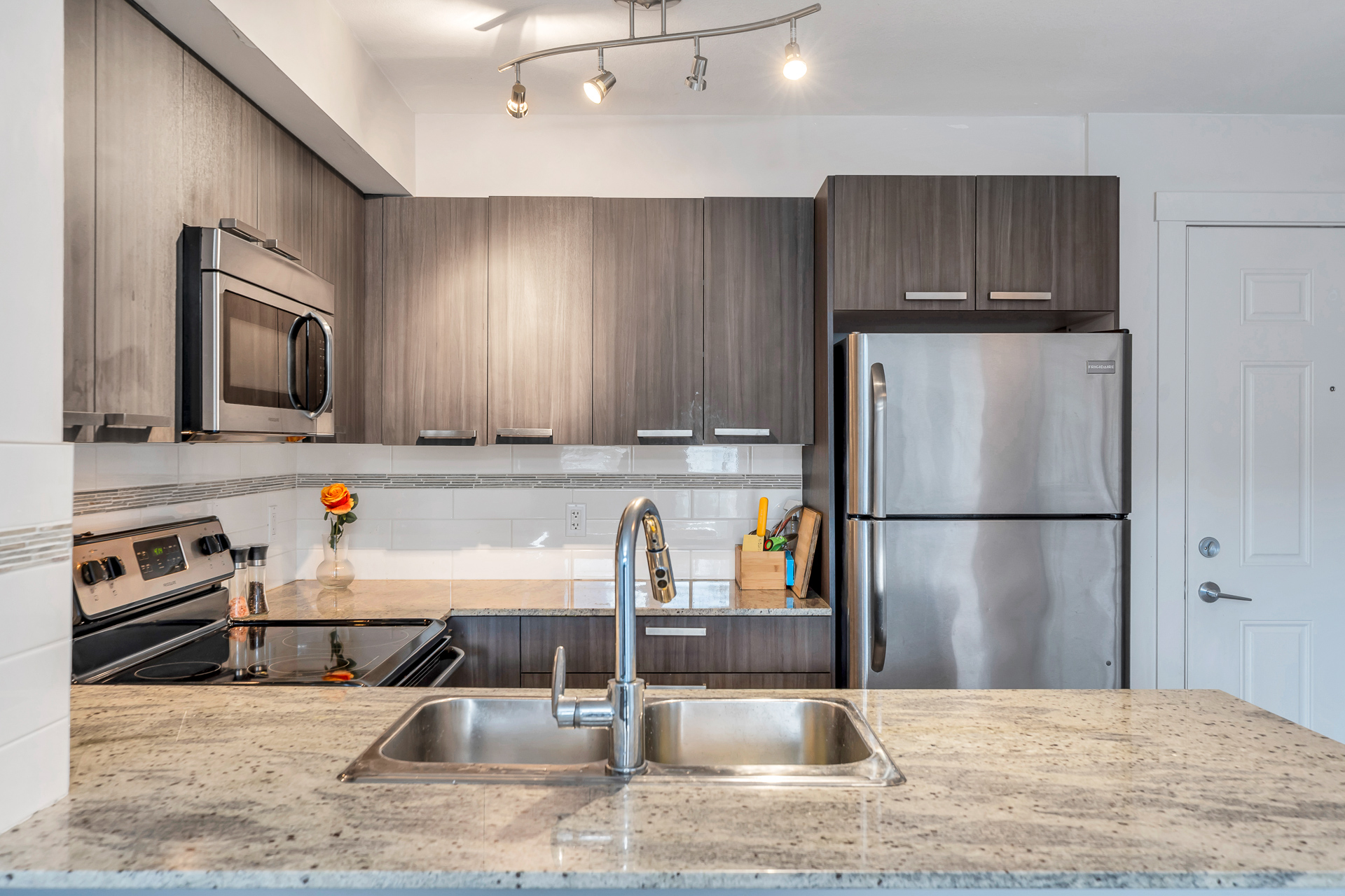 Professional apartment and condo cleaning by Loonie Cleaning Services